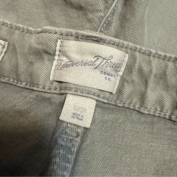 Universal thread Women's Casual green Denim Shorts - Picture 5 of 6